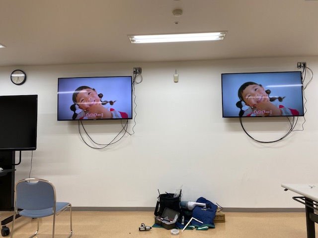 札幌病院テレビ天吊り工事